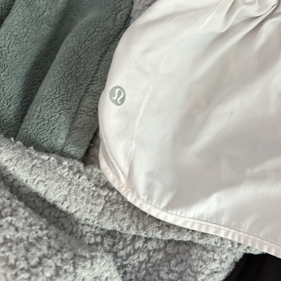 lulu shorts - Picture 2 of 2